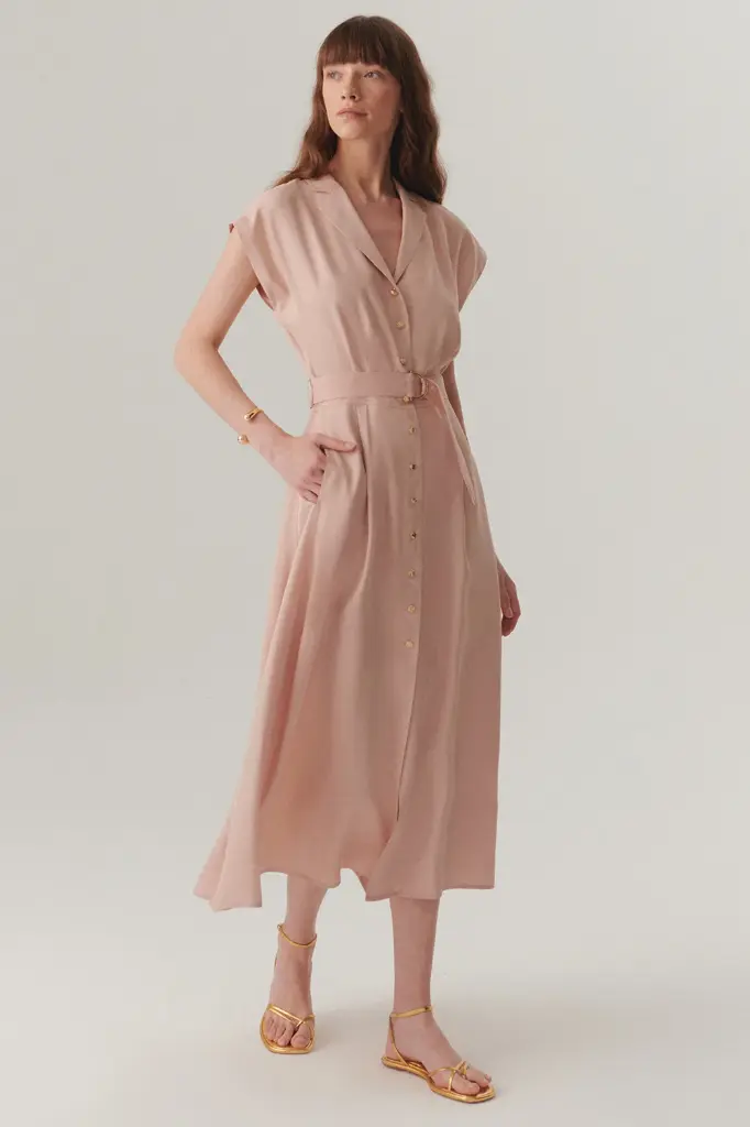 EXQUİSE KOLSUZ ÖNDEN DÜĞMELİ KUMAŞ KEMERLİ MİDİ PEMBE ELBİSE
