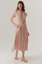 EXQUİSE KOLSUZ ÖNDEN DÜĞMELİ KUMAŞ KEMERLİ MİDİ PEMBE ELBİSE