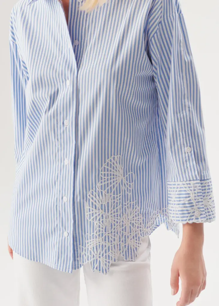 EXQUİSE ÇİÇEK İŞLEMELİ MAVİ ÇİZGİLİ REGULAR GÖMLEK