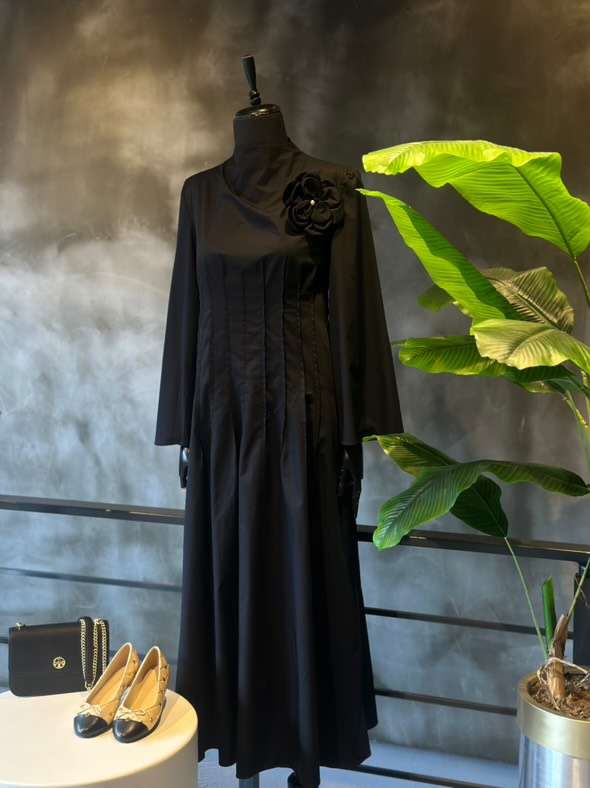 Vuu Siyah Gül Detaylı Elbise