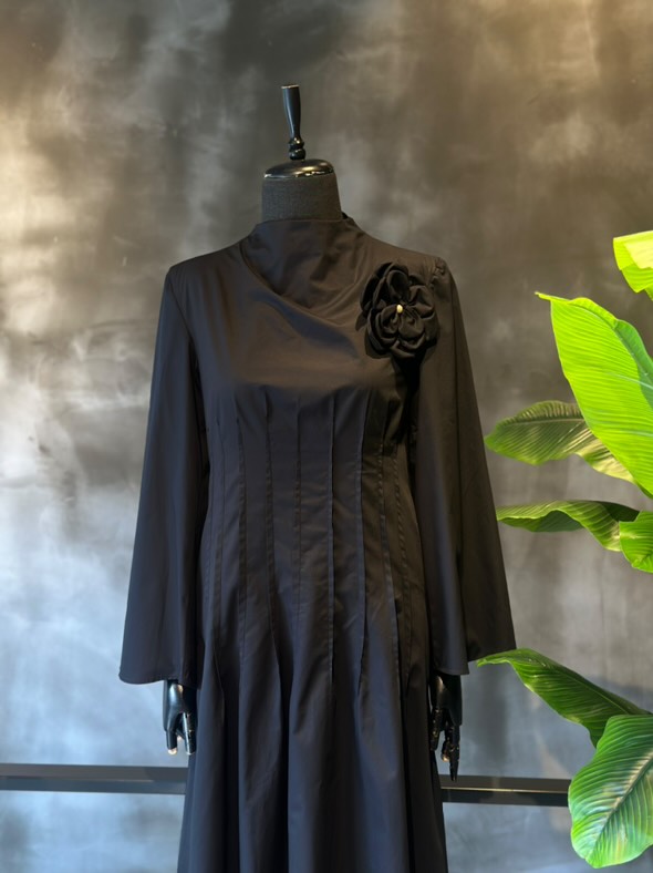 Vuu Siyah Gül Detaylı Elbise