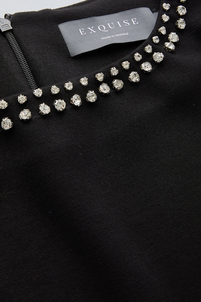 Taş Detaylı Kayık Yaka Bluz