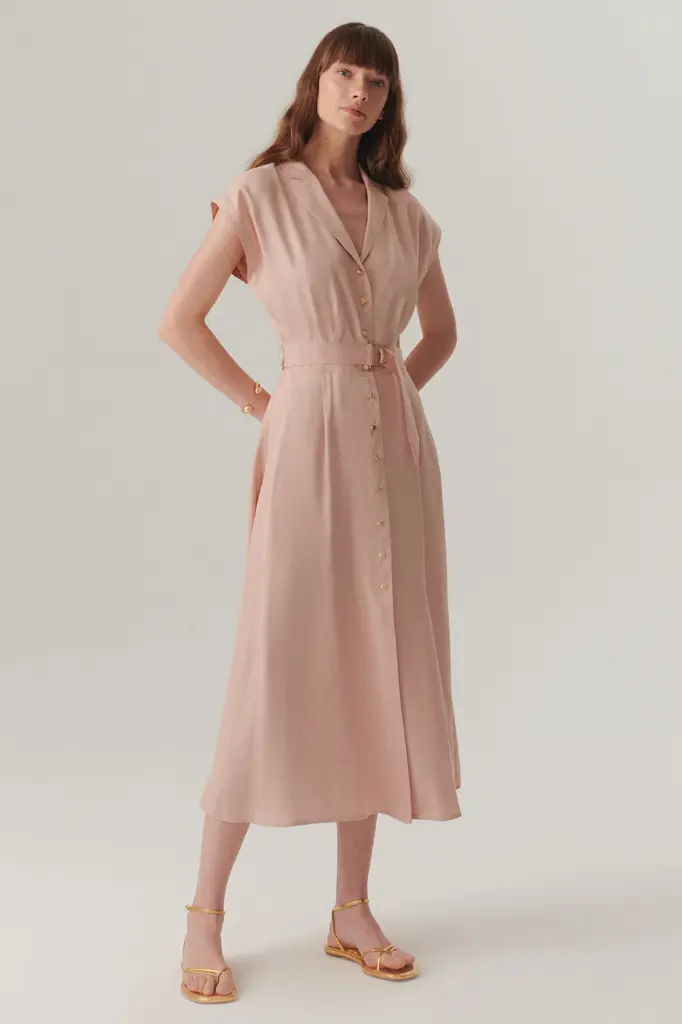 EXQUİSE KOLSUZ ÖNDEN DÜĞMELİ KUMAŞ KEMERLİ MİDİ PEMBE ELBİSE
