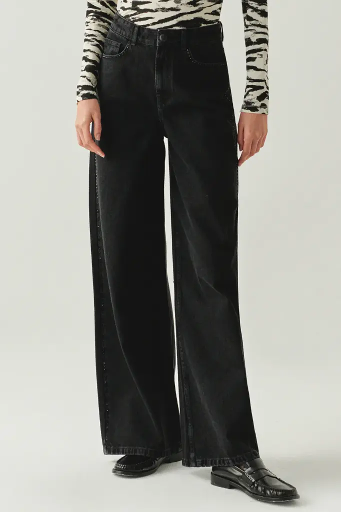 Taş Detaylı Siyah Denim