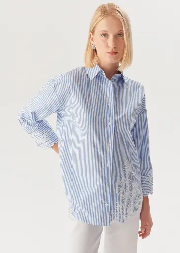 EXQUİSE ÇİÇEK İŞLEMELİ MAVİ ÇİZGİLİ REGULAR GÖMLEK