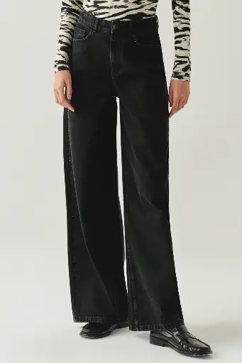 Taş Detaylı Siyah Denim